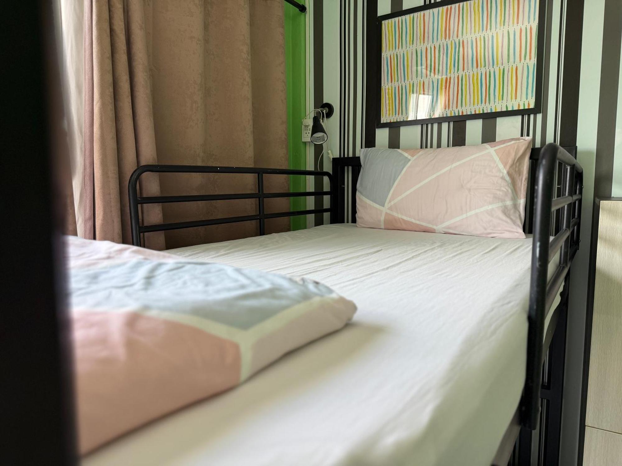 Baan Nampetch Hostel Бангкок Экстерьер фото